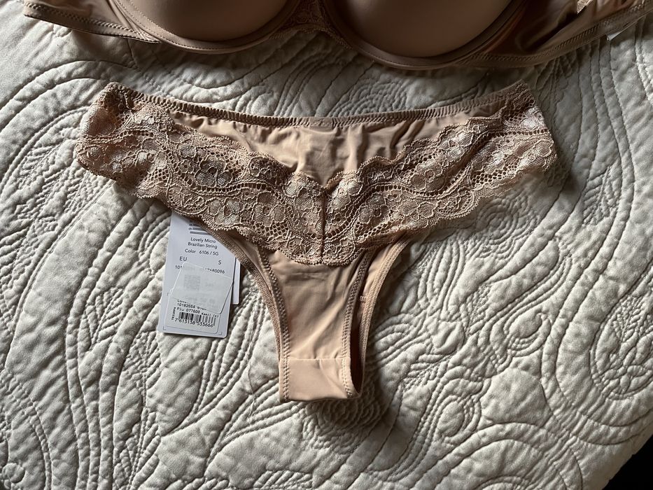Triumph Lovely Micro WHPM i Brazylian stringi.  Stanik i stringi 75C/S