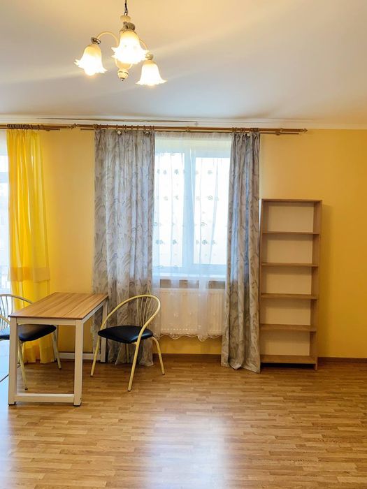 Здається квартира студія в центрі міста  вул.Мельника 10