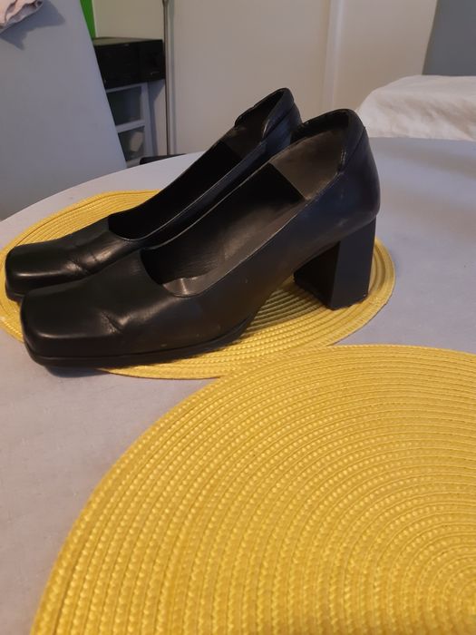 Buty czółenka skórzane. Firma D'Crispin. 41 Firma