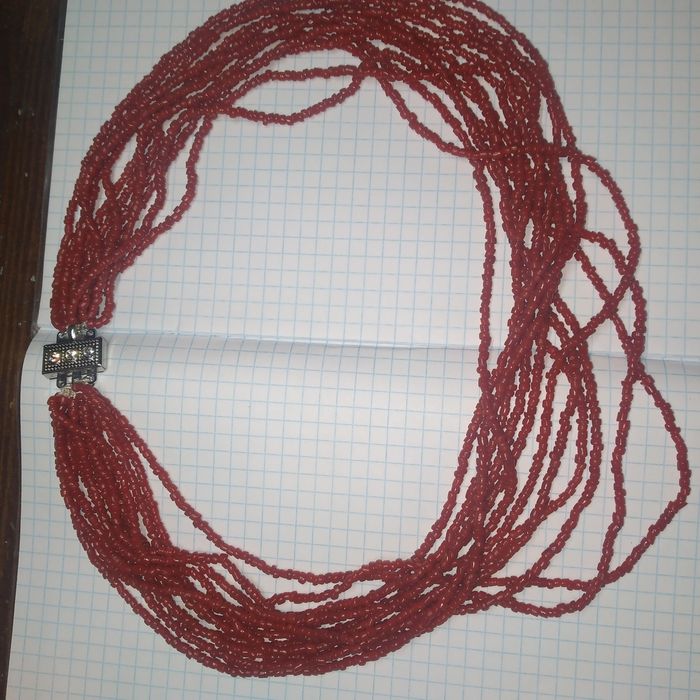 Бусы из натуральных камней.