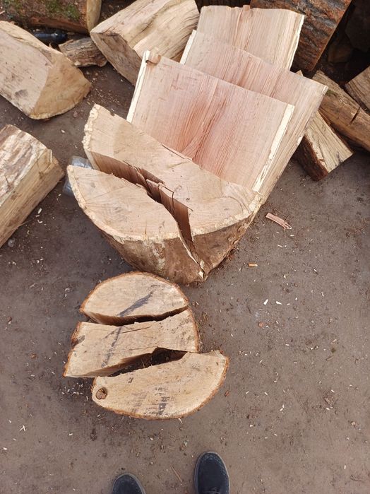 Дрова дубовые колотые Харьков — доставка КамАЗ, DAF, MAN