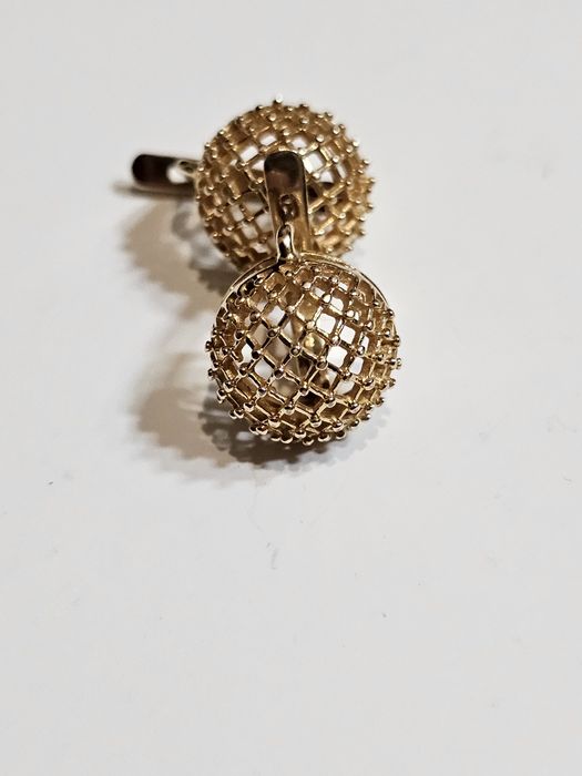 Произведение искусства в золоте.