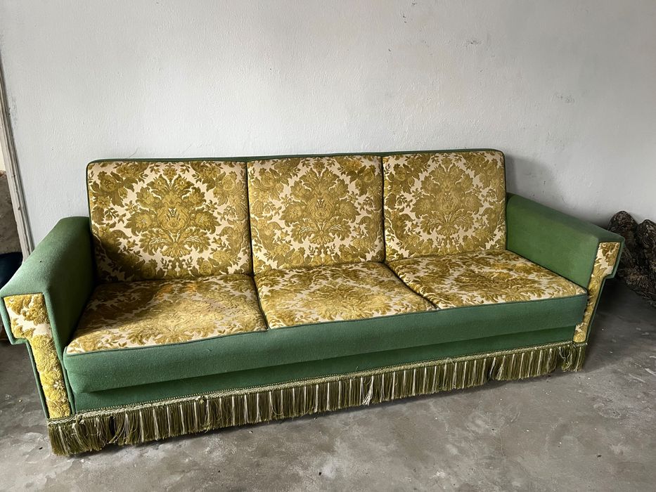 Sofá vintage com franjas