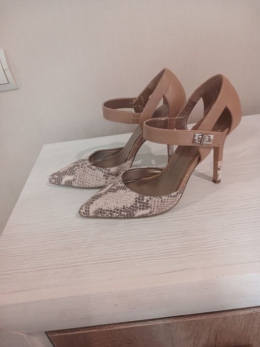 Продаю елегантні босоніжки-лодочки