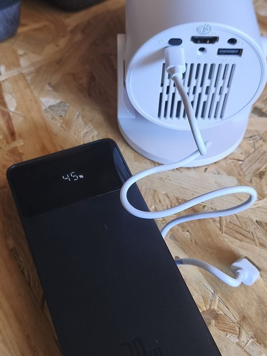 Mini Projetor Portátil + Mala de oferta Novos