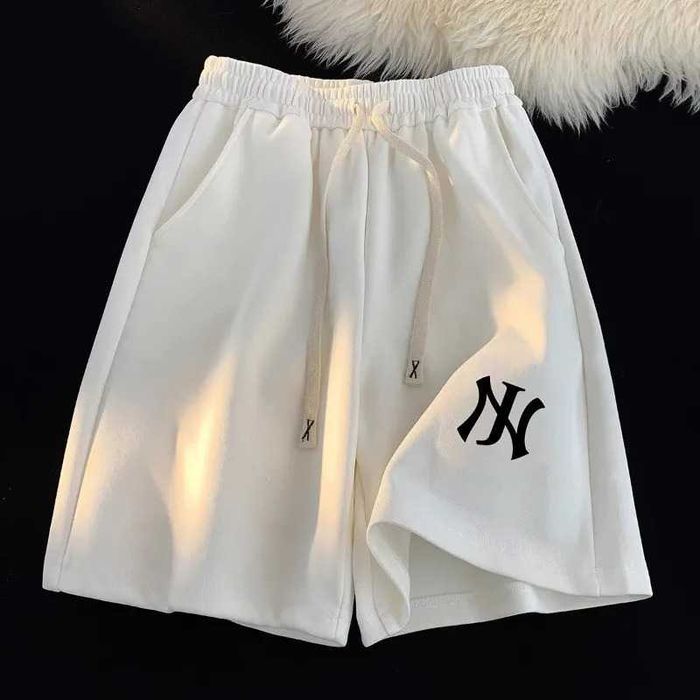 Шорты черные и белые с монограммой букв N и J. New York Yankees