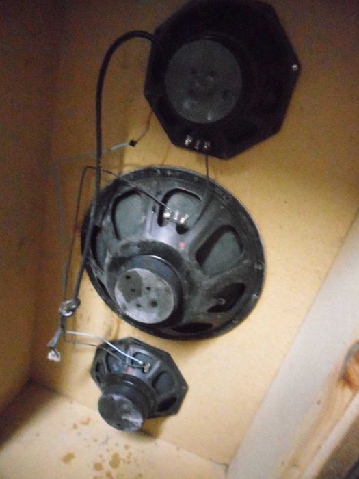 Colunas de som, grandes e fortes