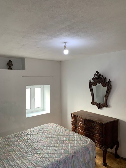 Aluga-se casa com um quarto