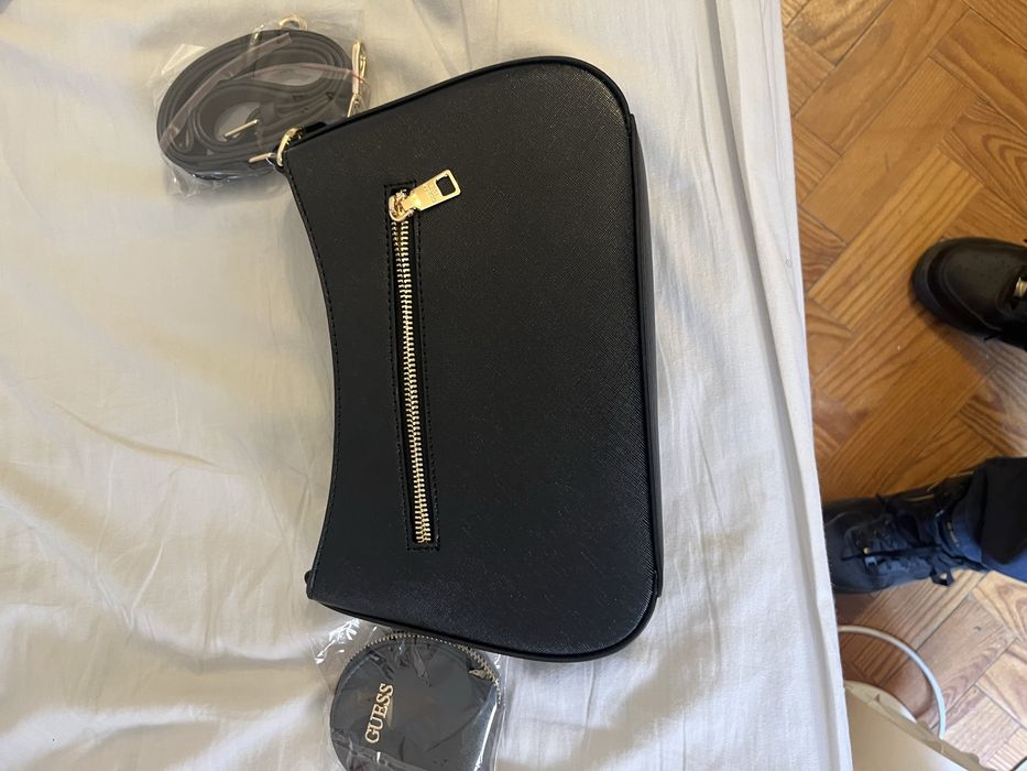 Uma bolsa da Guess nova