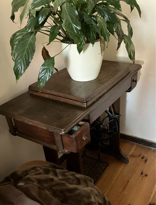 Maszyna do szycia Singer ze stolikiem