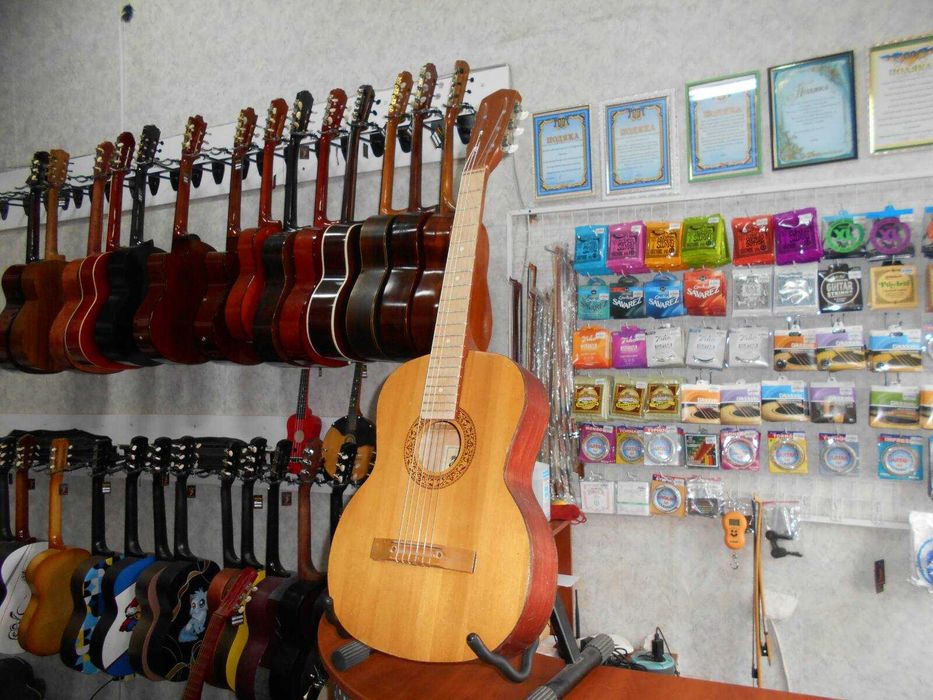 Гітара Класична Львівська Нові Нейлонові Струни