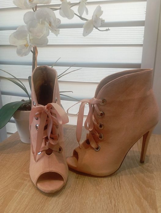 Buty na wysokim obcasie