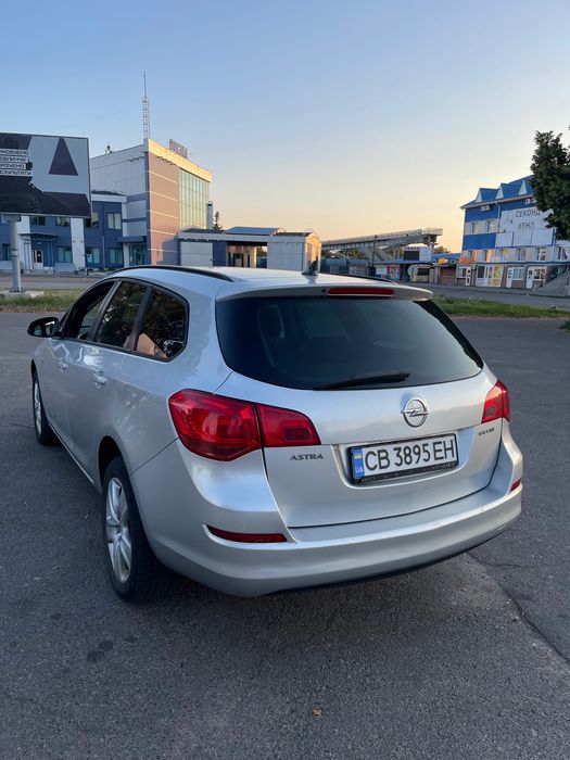Автомобіль Opel Astra J