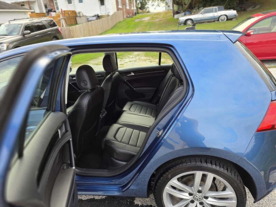 Volkswagen Golf      2017