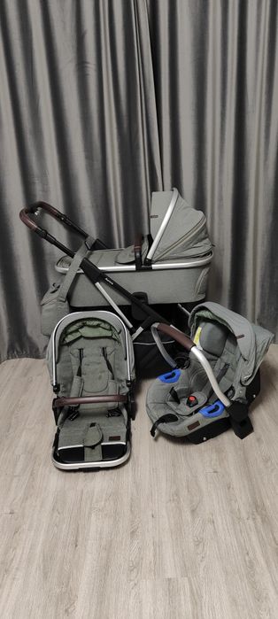 Продам дитячу коляску  Carello Avrora 3в1