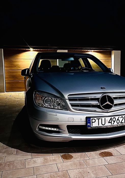 Sprzedam Mercedes-Benz C-Klasa  Sedan 2010 r. Awangarde Silnik: 2.2 CDI (170 KM)