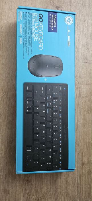 Zestaw bezprzewodowy klawiatura + mysz JLab + podkładka – stan idealny
