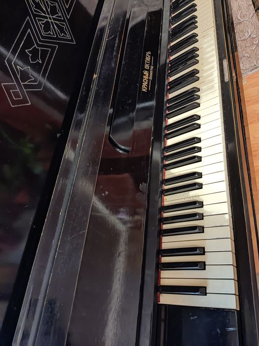 Кабінетний рояль "Красный октябрь"