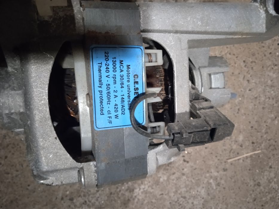 Двигатель для стиральной машины в рабочем состоянии.машины.