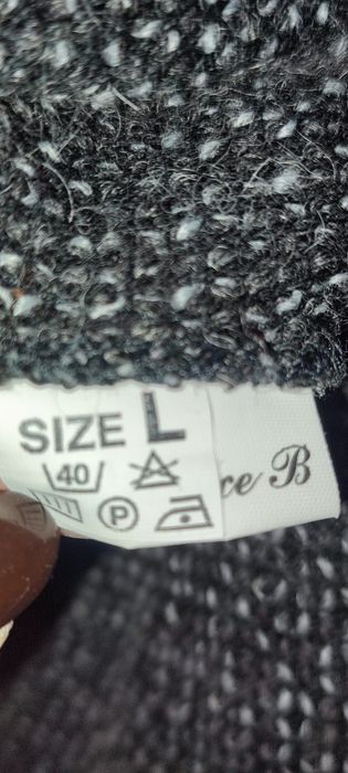 Nowy piękny wiązany swetrek rozm L