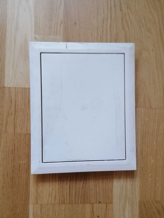 Drzwiczki rewizyjne plastikowe 20x25cm.Białe.