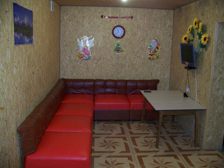 Дом  4 комнаты с бассейном