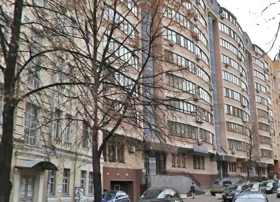 Продаж сімейного паркомісця 36,4 м2  Кониського ,45-49  Шевченківський