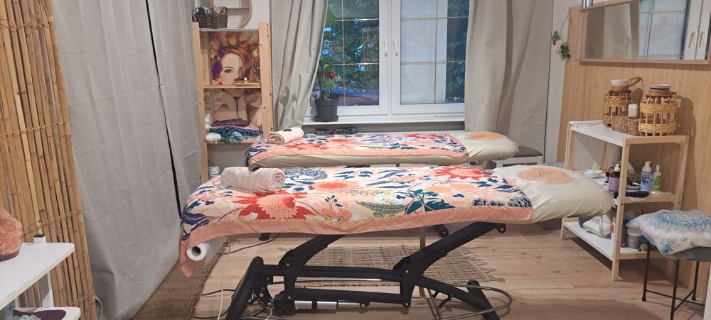 Sprzedam wyposażenie salonu masażu – łóżko elektryczne Habys,