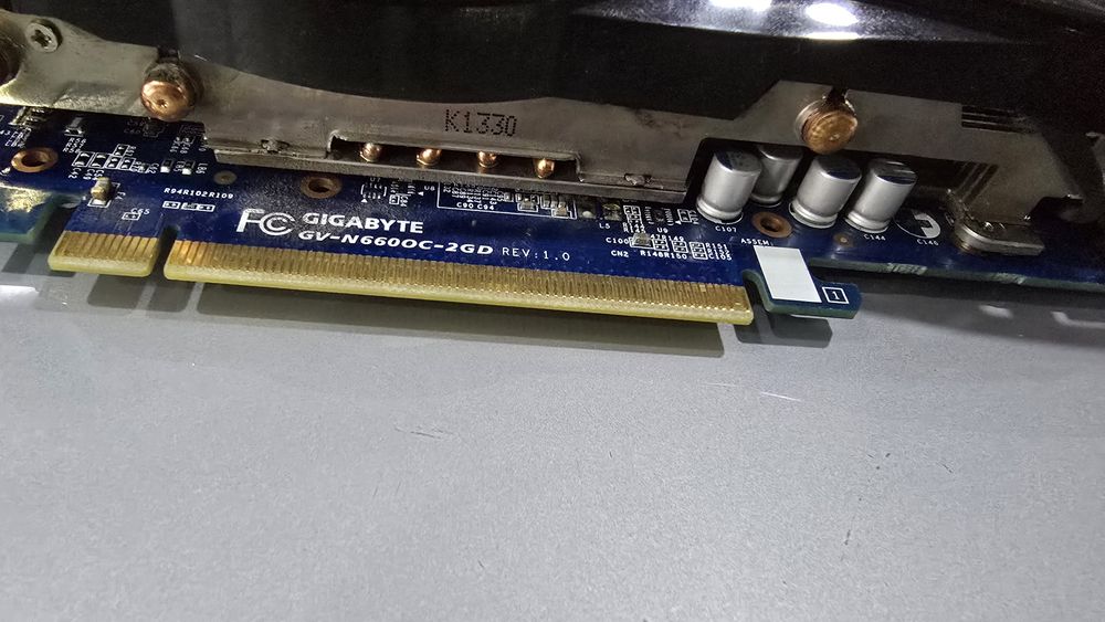 Placa de vídeo gigabyte gv- n6600c-2gd