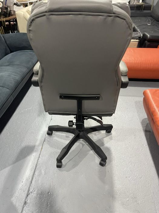 Офіне  крісло.