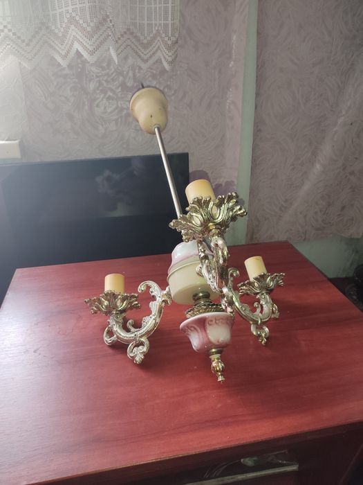 Люстра на 3 плафона! Продам!