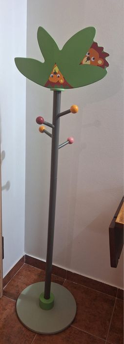 Conjunto de cabide e carro andarilho