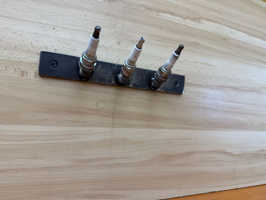 Wieszak z świec zapłonowych  metalowy  (styl industrial/ rękodzieło)