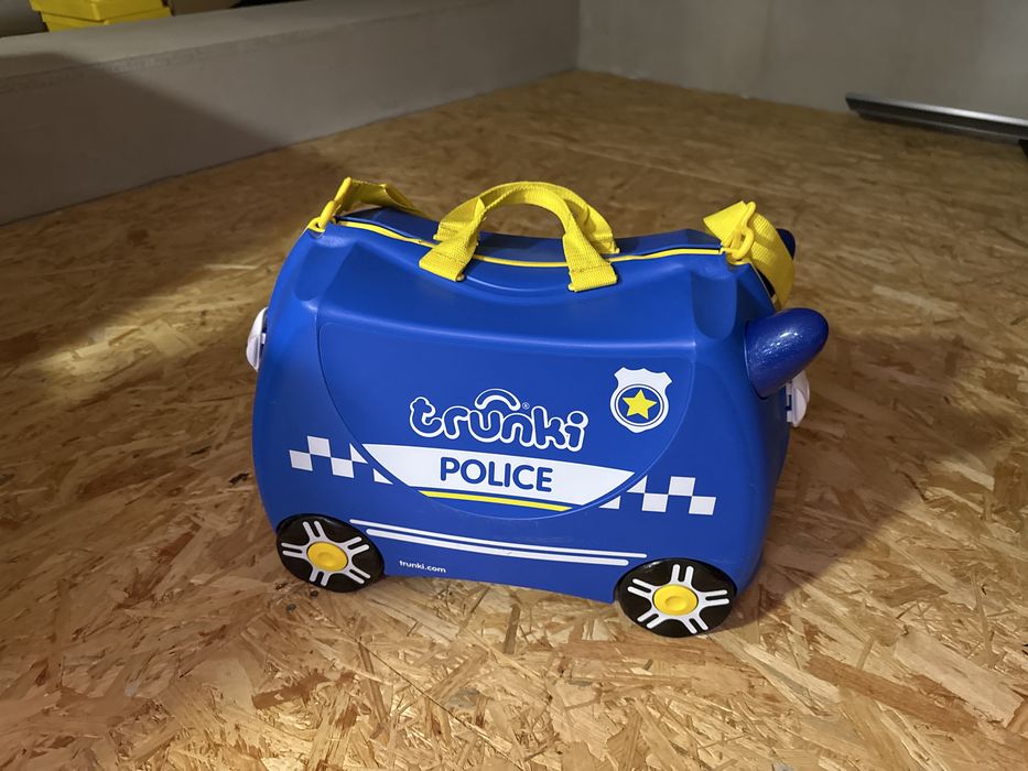 Walizka dziecieca trunki policja