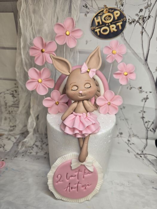 Króliczek zajączek z masy cukrowej miś na tort na roczek figurki