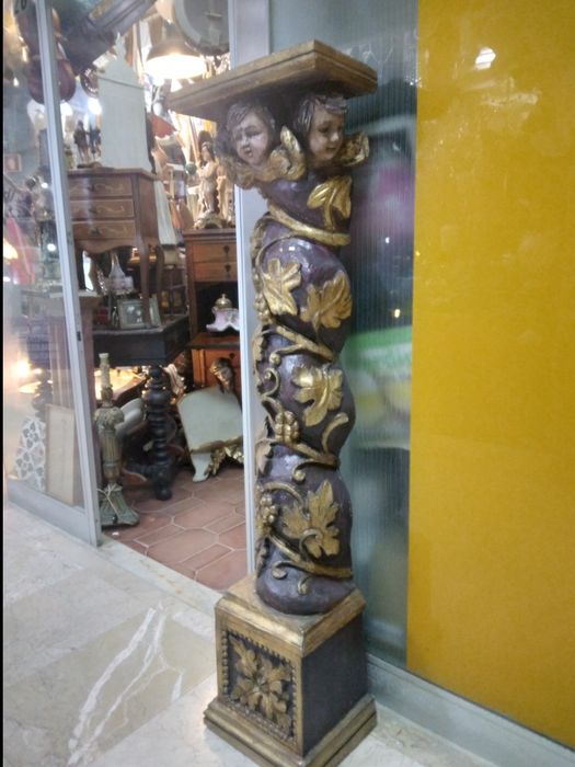 Coluna barroco  capitel com anjos