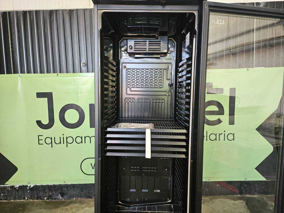 Vitrine refrigerada para bebidas - NOVA