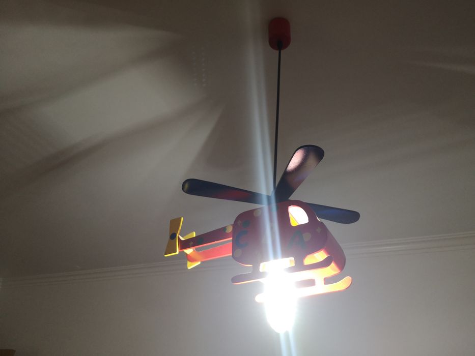 Candeeiro de teto para quarto de criança
