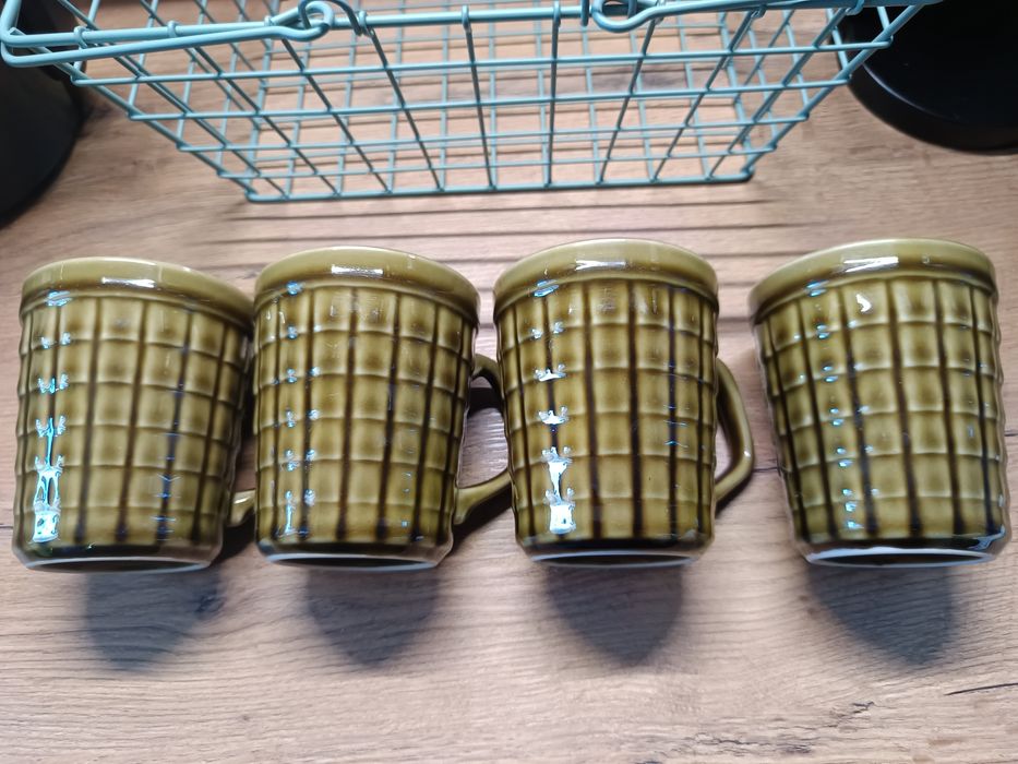 Kubek zielono - oliwkowy z Pruszkowa