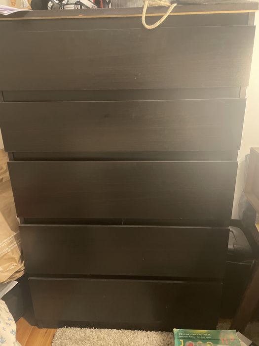 Vende-se comoda ikea castanho escura quase preto