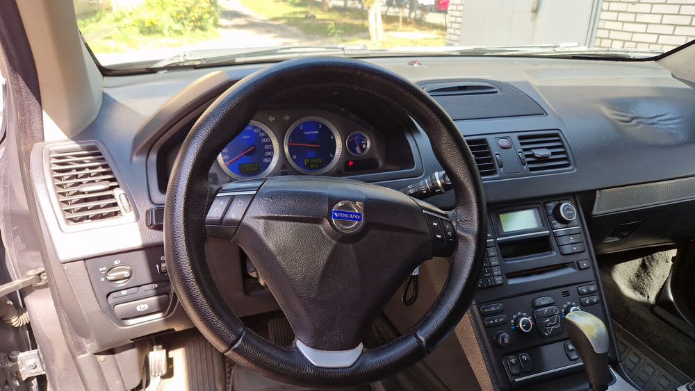 Продаи Volvo XC90