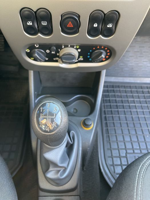 Автомобіль Dacia Sandero