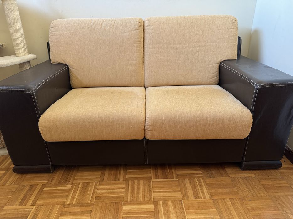 Sofa em pele e tecido