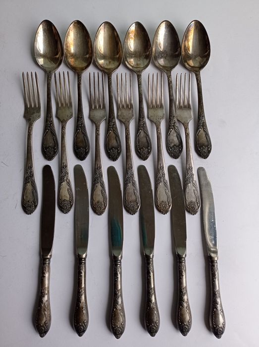 Мельхиоровый столовый набор , 18 предметов