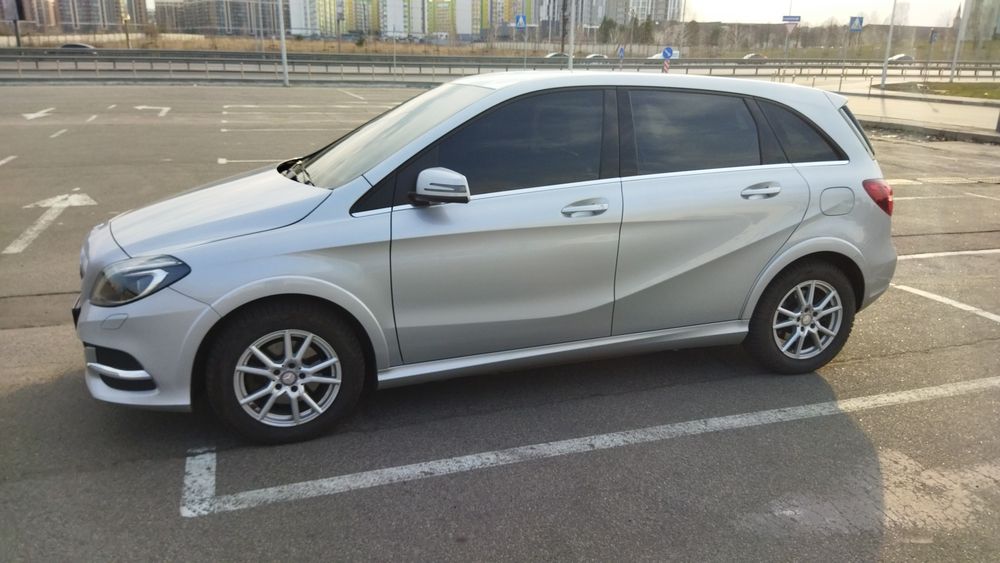 Mercedes Benz B 250E