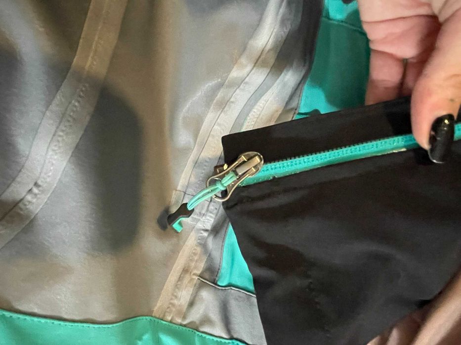 Casaco QUECHUA anti vento e chuva novo