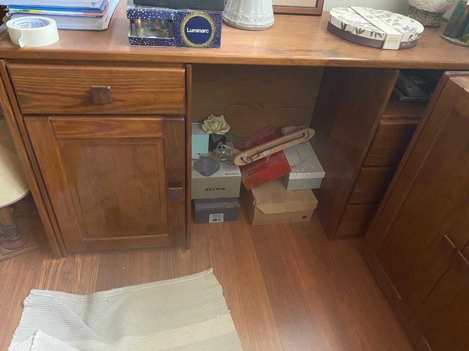 Portas, secretarias e WC