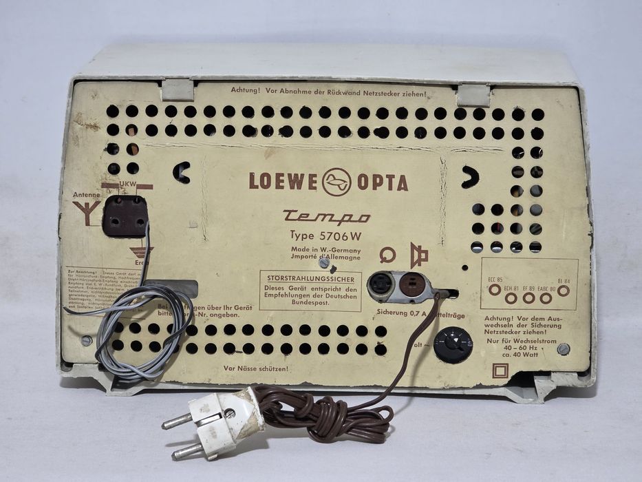 Rádio antigo reparado Loewe-Opta