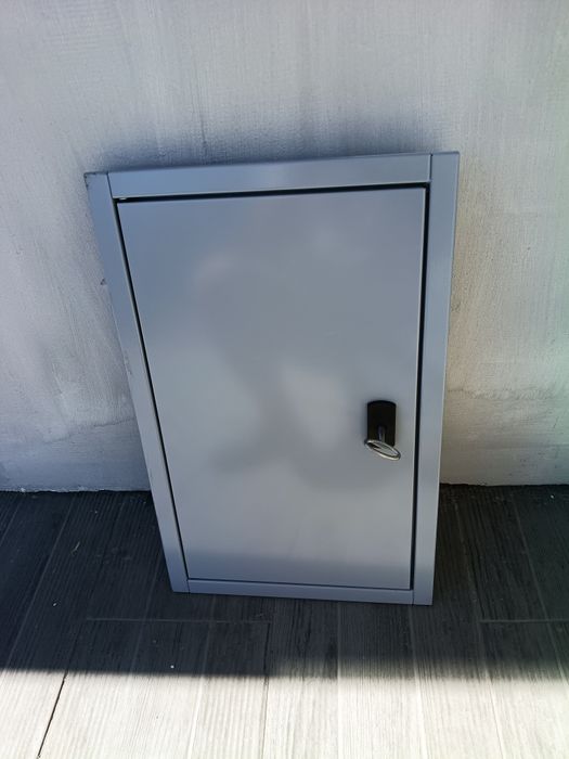 Drzwiczki rewizyjne metalowe wymiarach 64 na 40cm