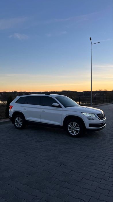 Продам офіційний автомобіль в чудовому стані, виїхала з автосалону 07.09.2018 року, обслуговувався лише на офіційному сервісному центрі, підтверджений пробіг 209 тис. км. Замінені гальмівні диски з колодками, сайлентблоки, передні стойки, на пробігу 154 тис. км. замінено мехатронік та комплект щеплення з демпфером (ціна 178 тис. грн.) В рідній фарбі. Всі інші питання по телефону. Перекупам та майданчикам прохання не турбувати!